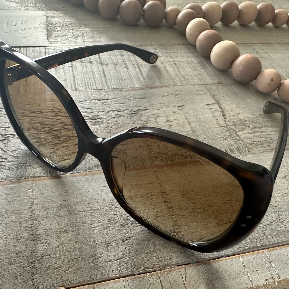 These Gucci sunglasses are the perfect accessory to elevate any outfit.